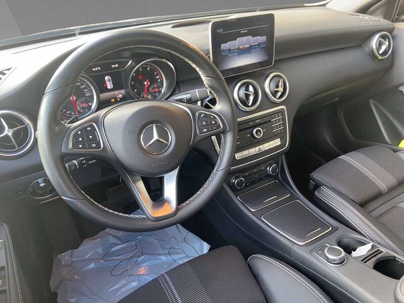 Mercedes-Benz A 180 1.6 BlueEfficiency Business Urban